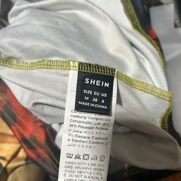 #042♦️SHEIN Blue and Yellow Graphic Fitted Crop-Top Sz 6/M US ♦️ - Picture 5 of 10